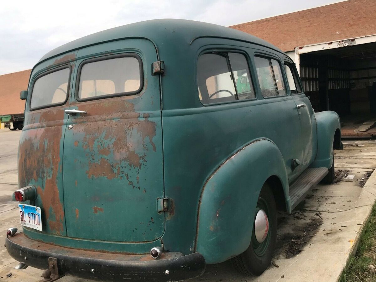 1952 suburban orginial runs and drives well