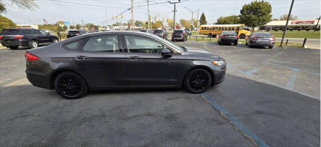 2019 ford fusion se
