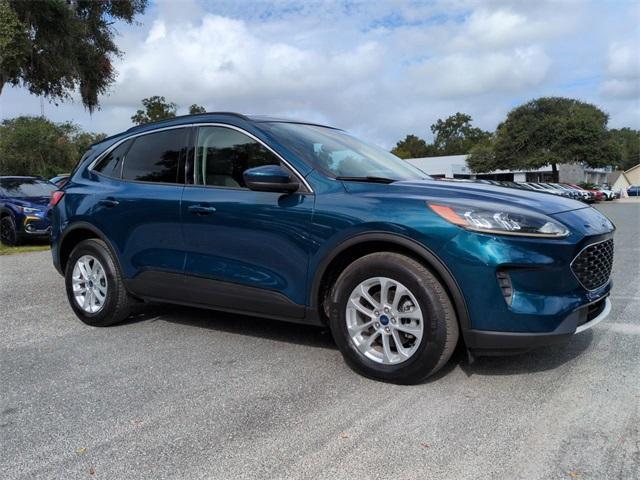2020 ford escape se
