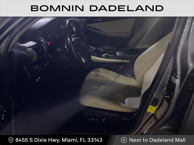 2016 lexus is 200t base