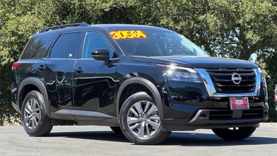 2023 nissan pathfinder sv