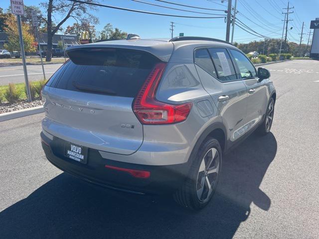 2024 volvo xc40 b5 plus dark theme