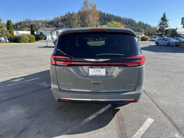 2022 chrysler pacifica hybrid touring l