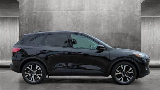 2022 ford escape hybrid se