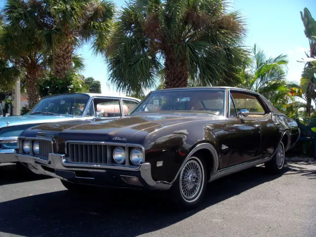 1969 oldsmobile cutlass supreme holiday sedan