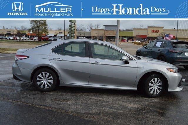 2019 toyota camry hybrid le