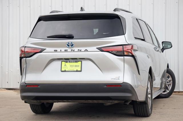 2022 toyota sienna le
