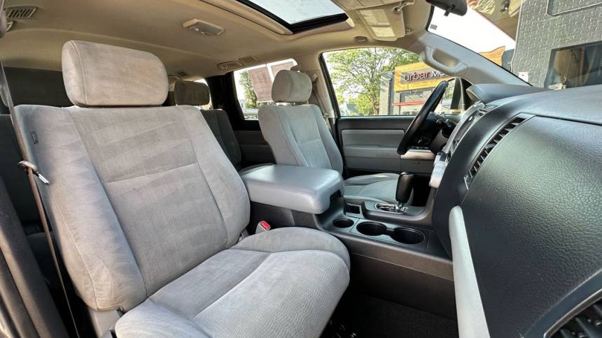 2019 toyota sequoia sr5