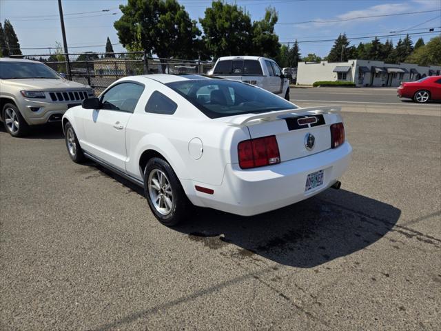 2005 ford mustang deluxe