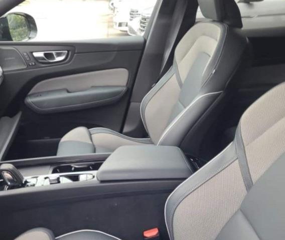 2022 volvo xc60 b6 awd r-design