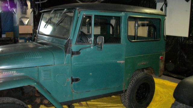 1972 toyota landcruiser fj40 (needs restoration)