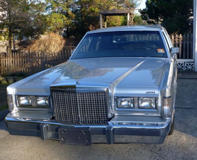 1985 l incoln town car signatur series low mileage