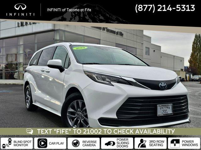 2022 toyota sienna le