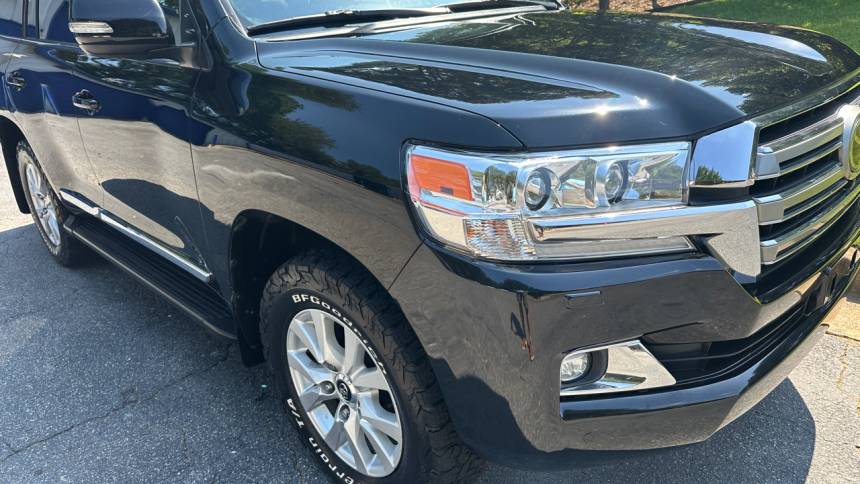 2017 toyota land cruiser base