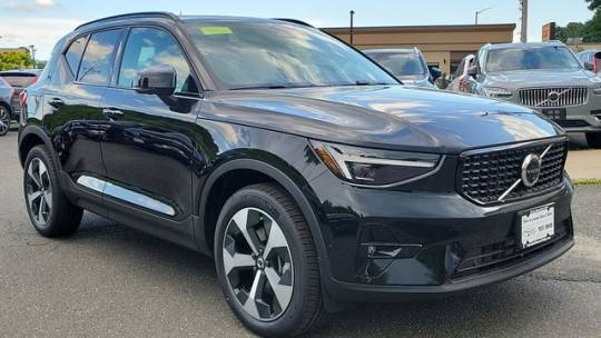 2025 Volvo XC40