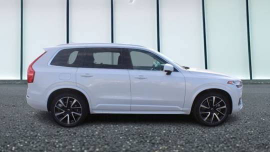 2022 volvo xc90 t6 momentum 7-passenger
