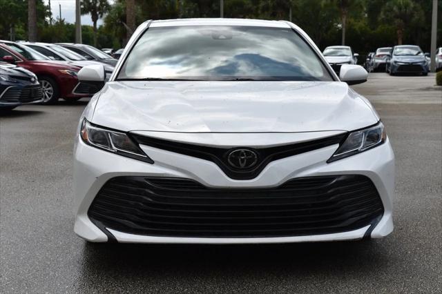 2019 toyota camry le
