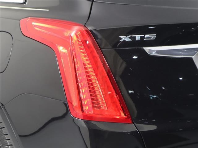 2017 cadillac xt5 base
