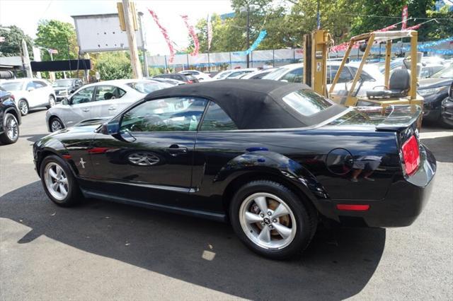 2008 ford mustang deluxe