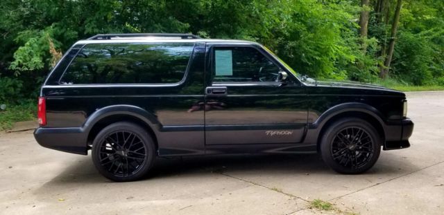 1992 gmc typhoon with only 33,xxx miles black/black