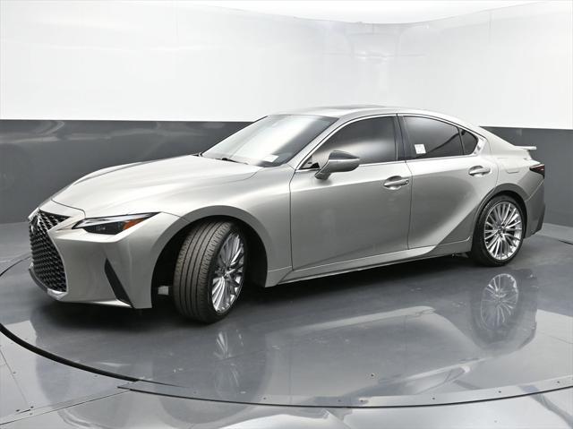 2022 lexus is 300 base