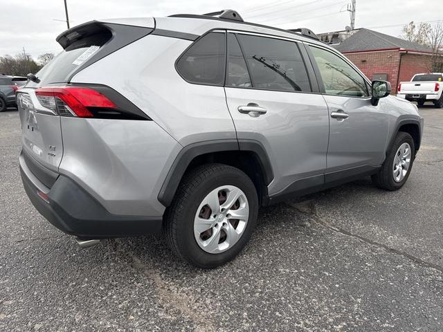 2019 toyota rav4 le