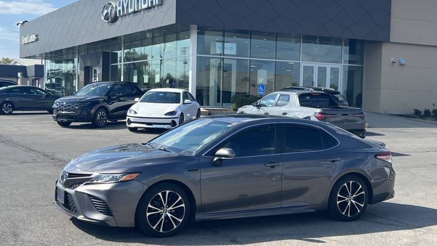 2019 toyota camry hybrid xle