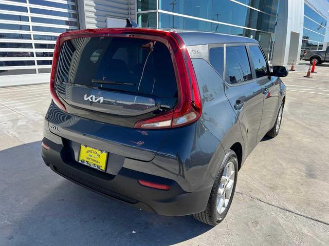 2022 kia soul lx