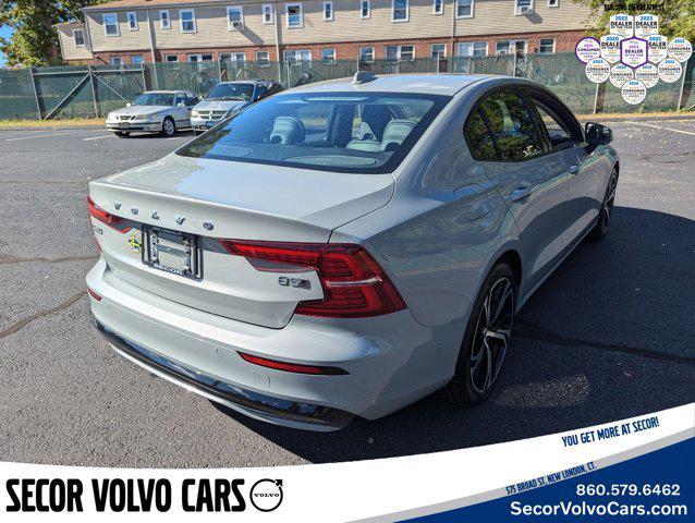 2024 volvo s60 plus dark theme