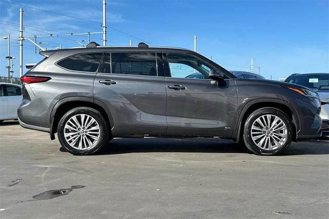 2022 toyota highlander hybrid platinum