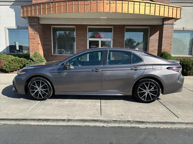 2022 toyota camry se