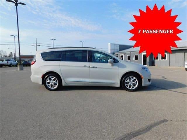 2017 chrysler pacifica touring-l in chester, indiana