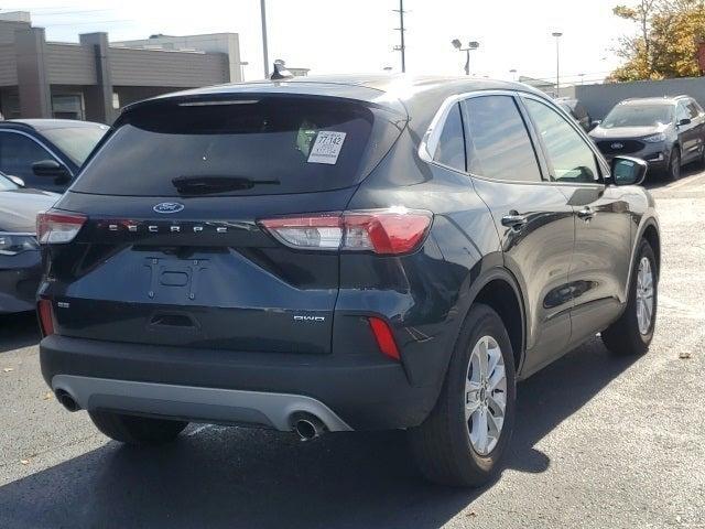 2022 ford escape se