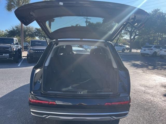 2024 audi q7 45 premium plus