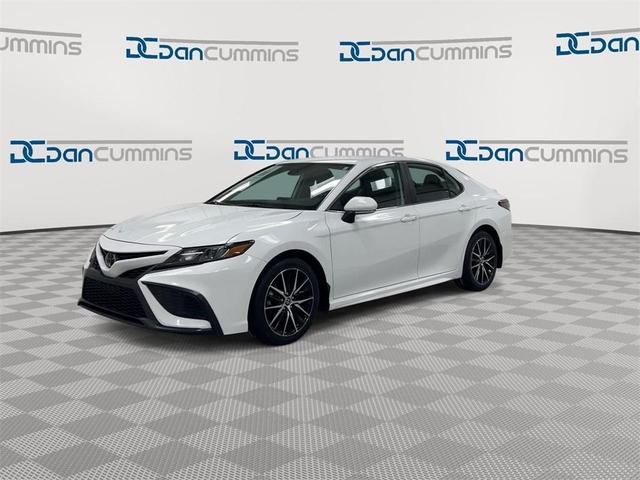 2022 toyota camry se