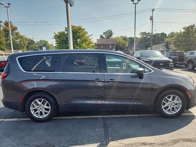 2022 chrysler voyager lx
