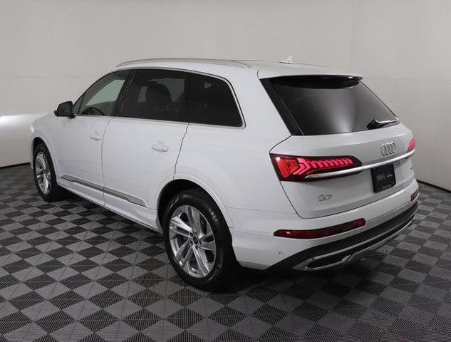 2022 audi q7 55 premium plus