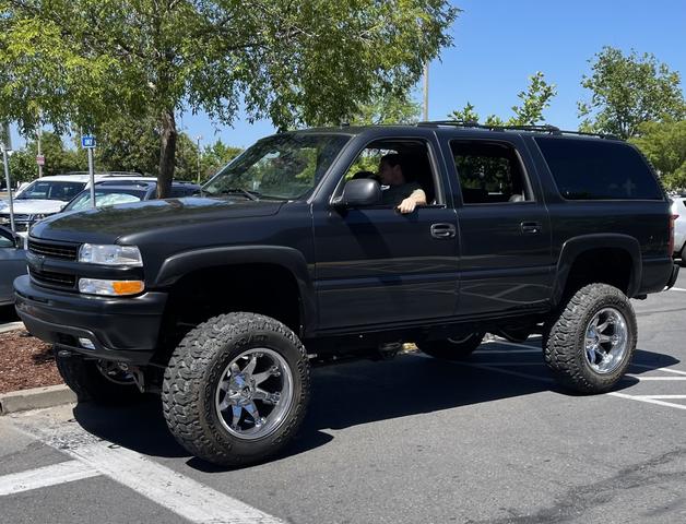 2003 chevrolet suburban 2500 lt