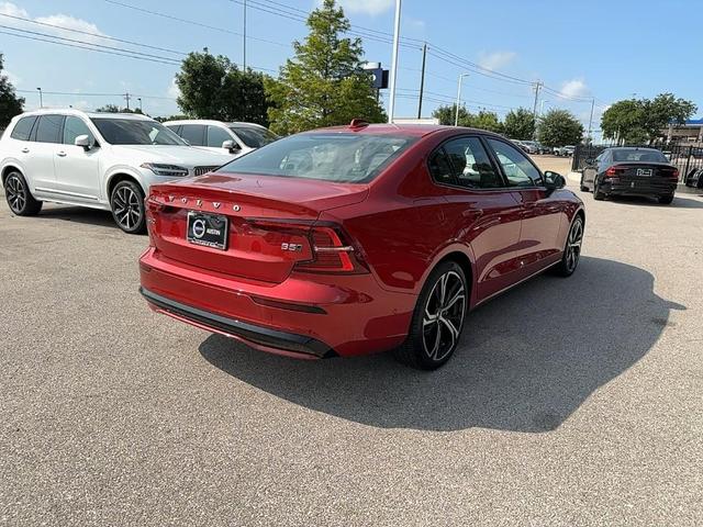 2024 volvo s60 b5 ultimate dark theme