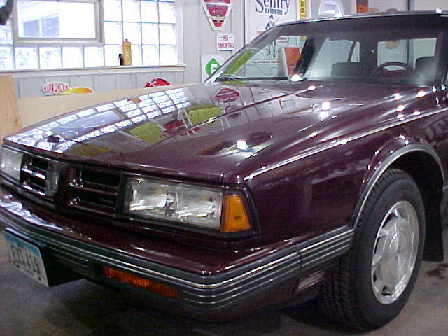 1991 olds 88 / 2 owner car / very excellent cond. low miles / garage kept