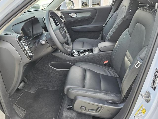 2024 volvo xc40 b5 plus bright theme
