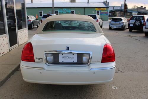 2005 lincoln town car presidential