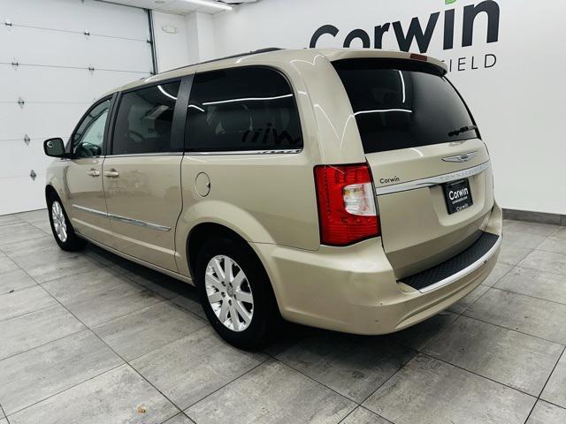 2016 chrysler town & country touring