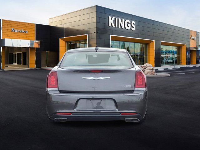 2018 chrysler 300 s