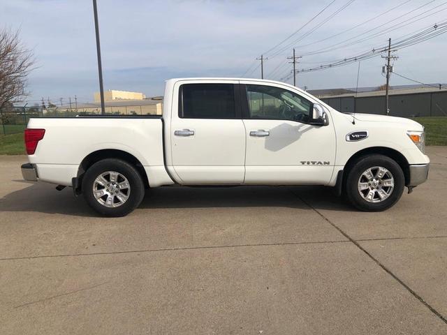 2017 nissan titan sv