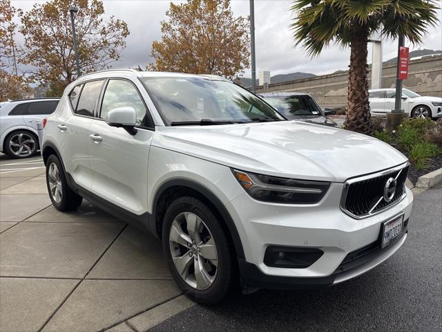 2022 volvo xc40 t4 momentum