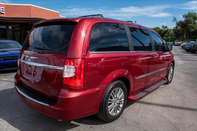 2014 chrysler town & country touring-l