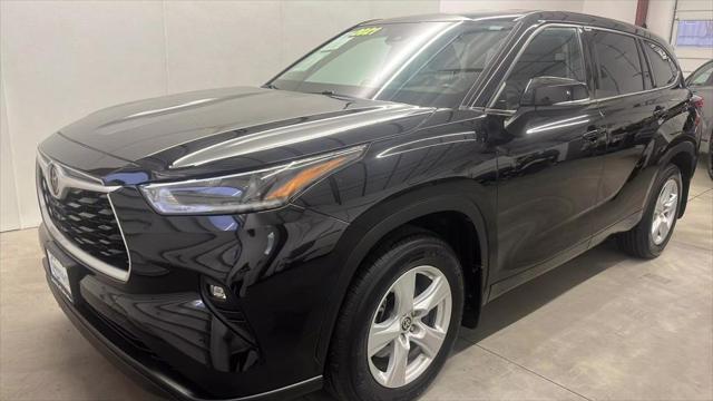 2021 toyota highlander le