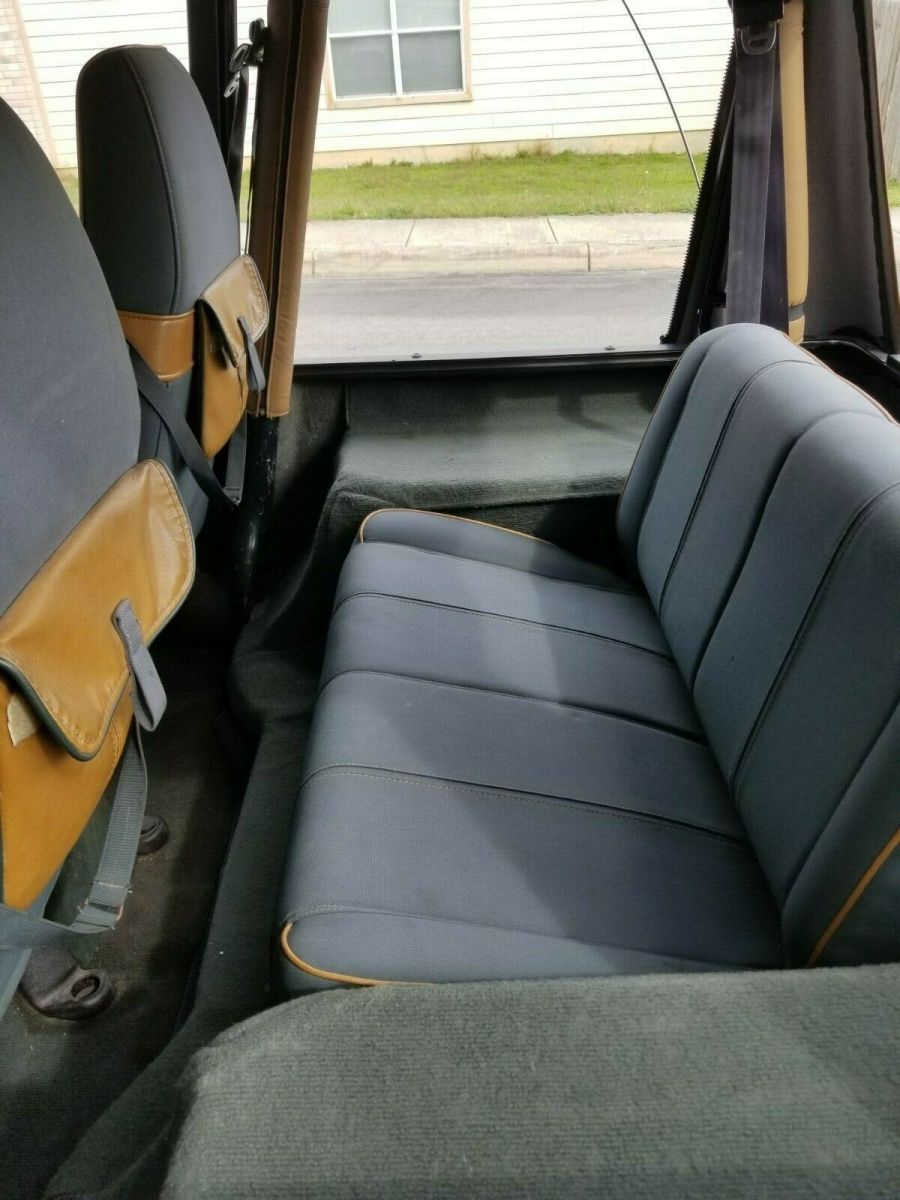1993 jeep wrangler sahara jurassic park jeep standard 135,000 miles