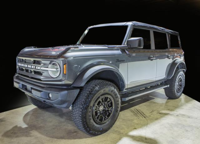 2022 ford bronco black diamond